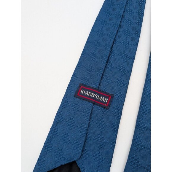 Vintage 60s 70s Men's Tie Guardsman Blue Textured Polyester Necktie - Picture 12 of 12